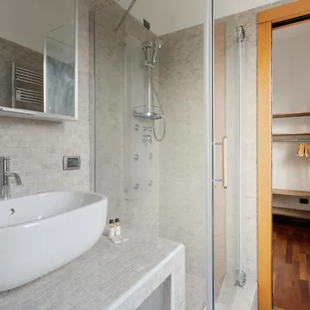 Guesthost - Navigli Comfy Apartman