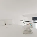Guesthost - Navigli Comfy Apartmán *